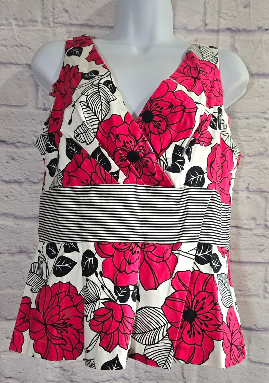 Dorby Black White Fuchsia Floral Print Sleeveless Top 14 Side Zipper